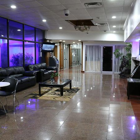 Sky Hotel At Tulsa Airport Exterior foto