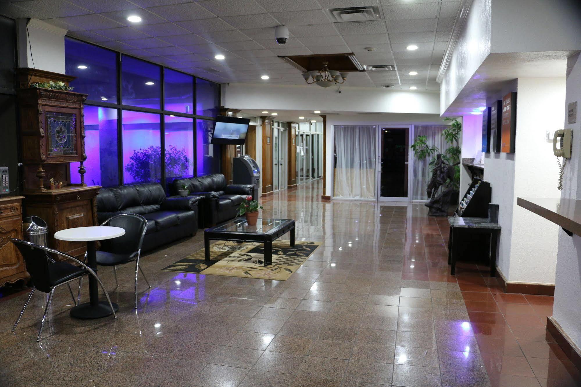 Sky Hotel At Tulsa Airport Exterior foto